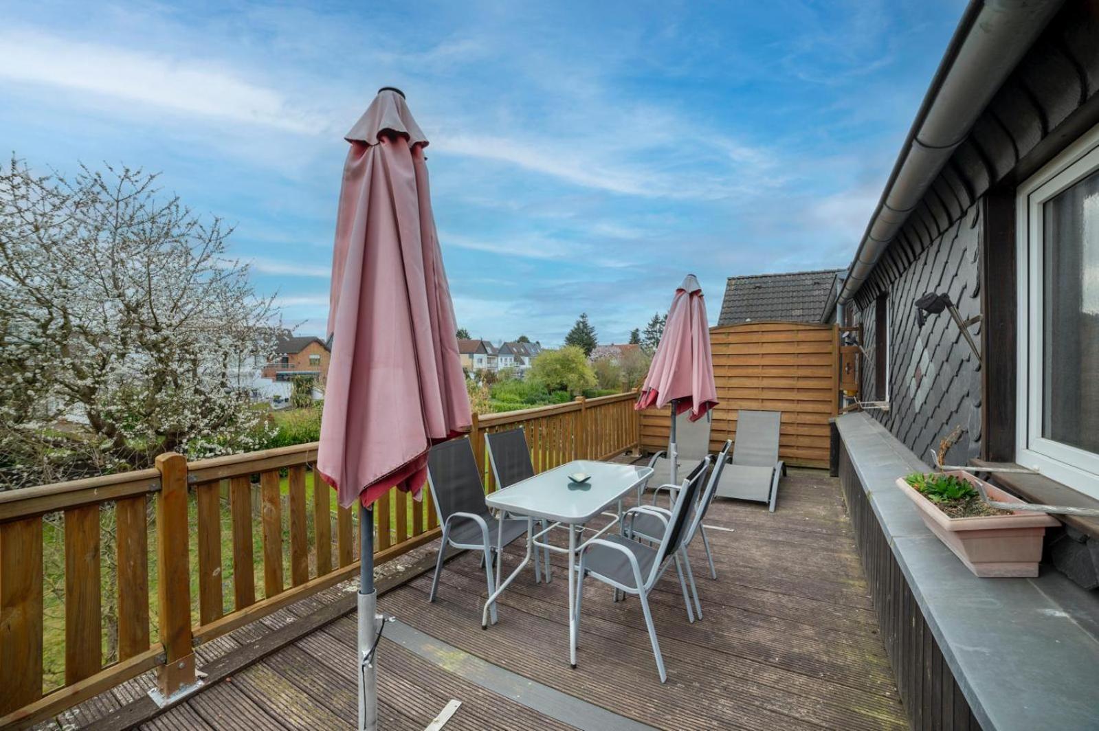 Cozy Villa With Garden, Balcony And Parking Area In Duesseldorf Екстер'єр фото